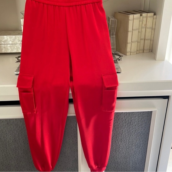 Bright red ALICE & Olivia satin cargo jogger sz SP - Picture 2 of 14